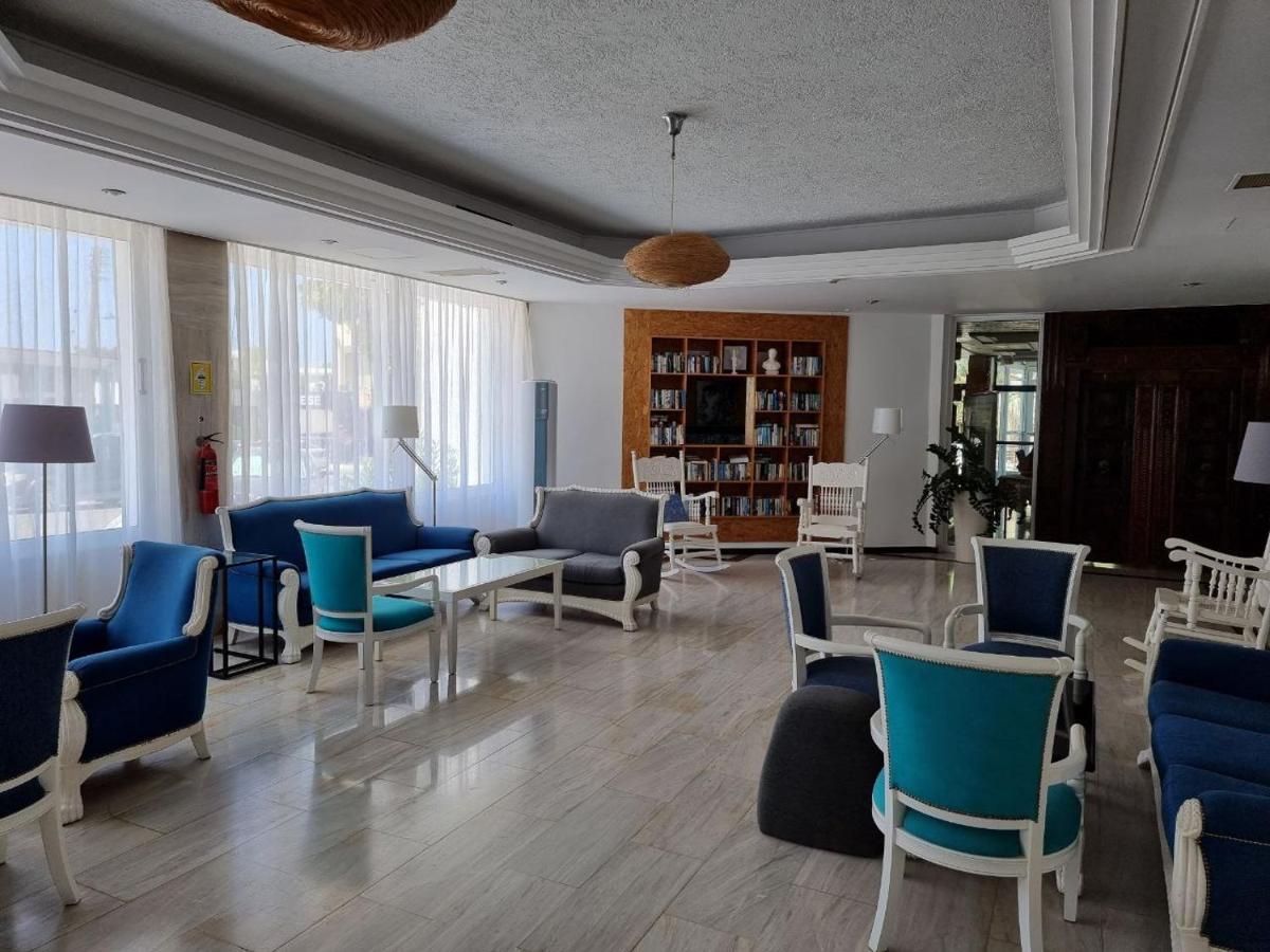 Nereus Hotel Paphos Ngoại thất bức ảnh