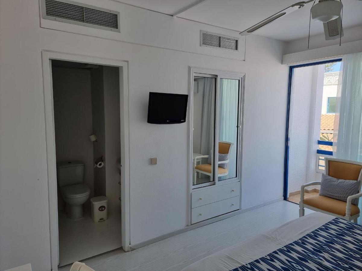 Nereus Hotel Paphos Ngoại thất bức ảnh